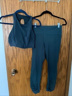 Teal Lululemon Leggings & Matching Sports Bra Oysho